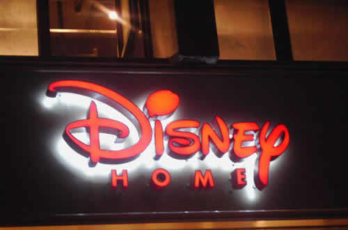 迪士尼背發光樹脂字