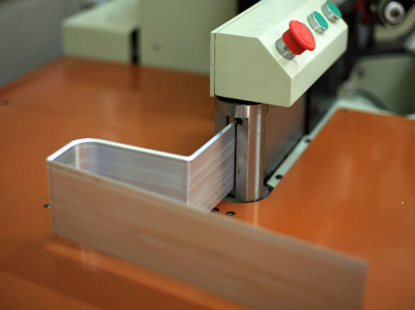 鋁邊字制作機器