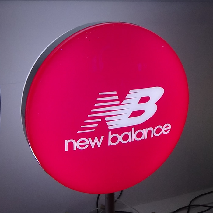 NB貼膜雙面吸塑燈箱