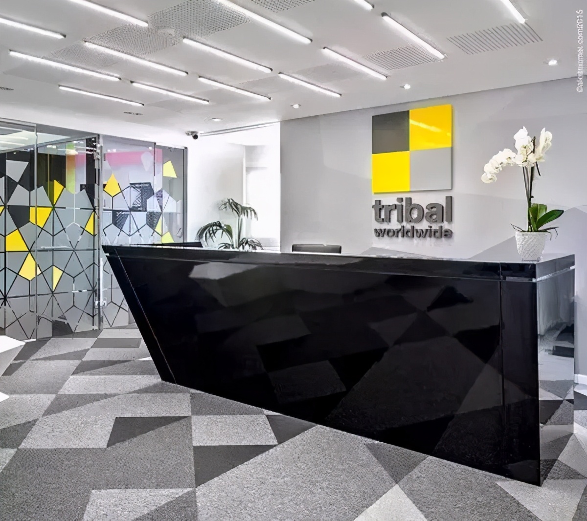 提升公司門面顏值 前臺背景墻該這么設(shè)計