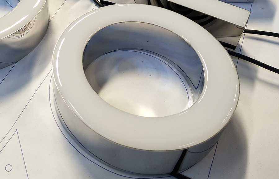 樹脂字和超級字的差別主要有哪些？